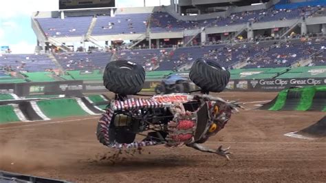 How Long is the Monster Jam Show: A Journey Through Time and Tires